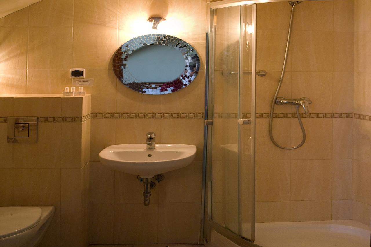 Hotel Lotos Woskrzenice Duze Rom bilde